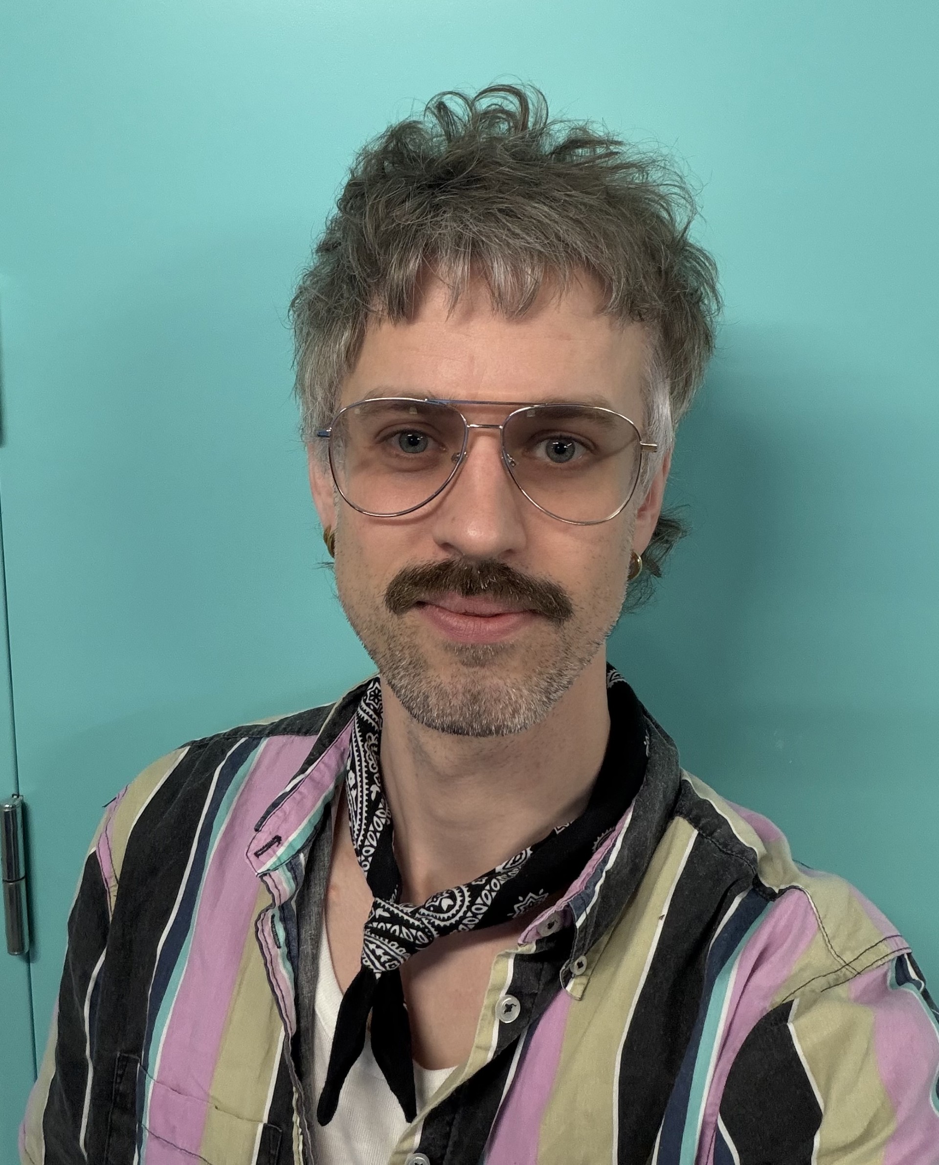 jonas ervolder bové er musiker på Parents Playlist hos Teater Nordkraft